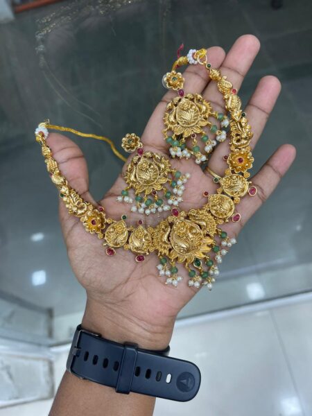 GRAND NECKSET IN SIMPLE BUDGET RATE MF5204