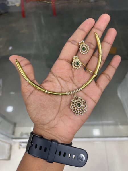 HASLI PENDANT WITH EARING MF5201 with FREE BACK CHAIN