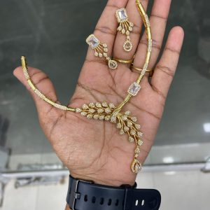 EXCLUSIVE PEACOCK 🦚 WITH HIGHLIGHT STONE MFE004- WHITE
