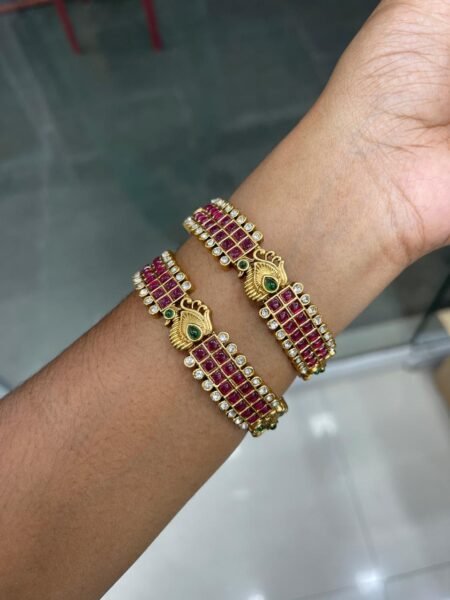BANGLE COLLECTION MF5252 ( SIZE MENTION IN CUSTOMER NOTE)