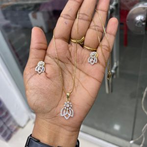 DIAMOND REPLICA PENDANT WITH CHAIN PATTERN MF5214- lotus