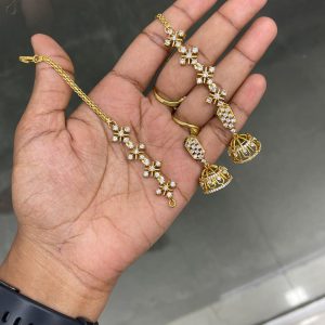 MATTAL WITH WHITE STONE EARING MFE007