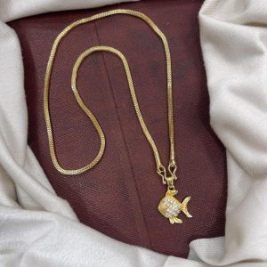 CUTE PENDANT WITH GOLD BOX PATTERN 18” CHAIN MF5289 – AD FISH